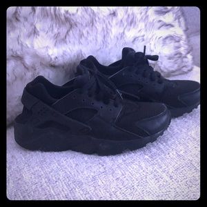 Boys Nike Huarache sneakers